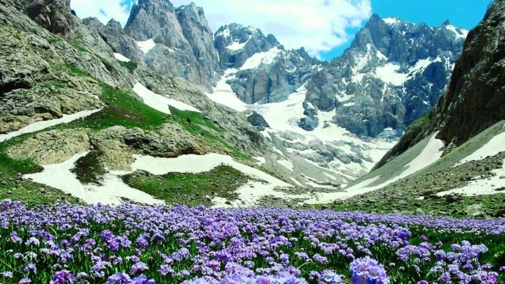 Burası İsviçre dağları değil! Hakkari Cilo Dağına ne zaman gidilmeli?