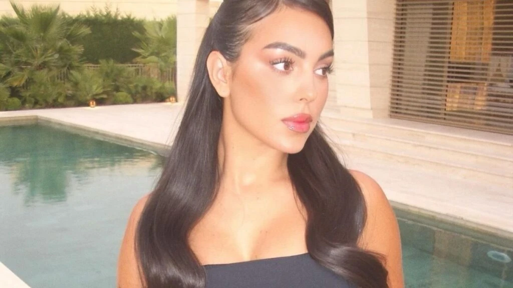 Cristiano Ronaldo Georgina Rodrigueze devasa elmas yuzukle evlenme teklifinde bulundu Elmas yuzugun fiyati dudak ucuklatti