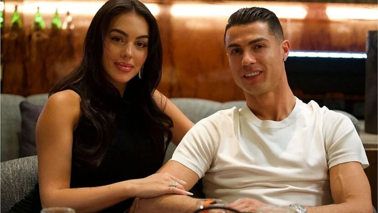 Cristiano Ronaldo ve Georgina Rodriguez evlilik tekilifi etti