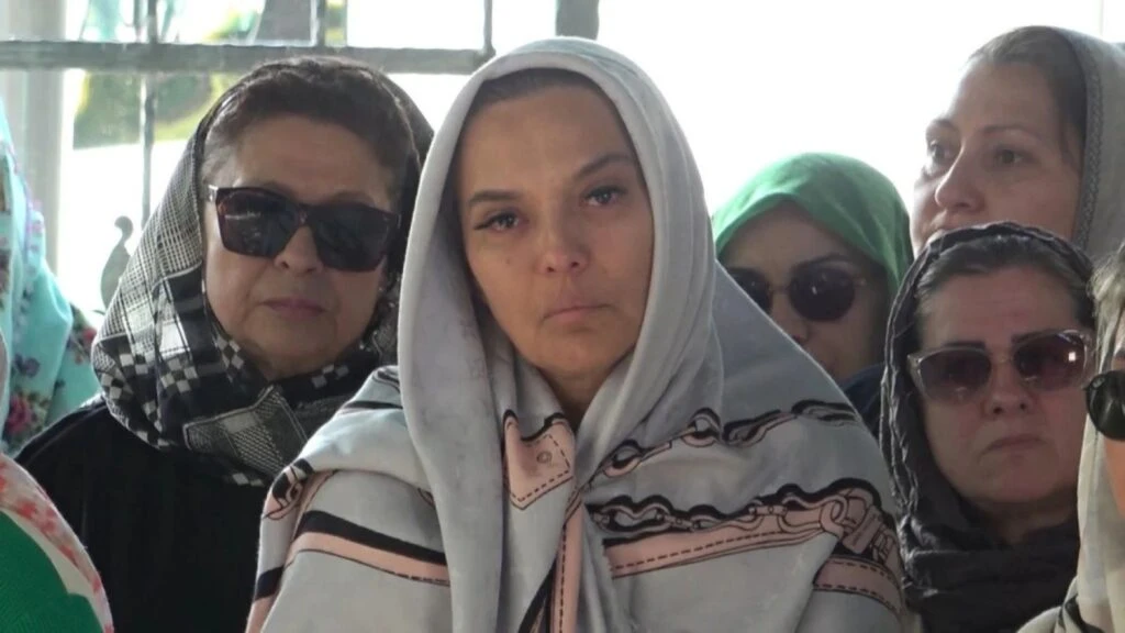 Demet Akalın’ın acı günü! Ünlü şarkıcı kuzeni Hakan Kılıç’ı son yolculuğuna uğurladı