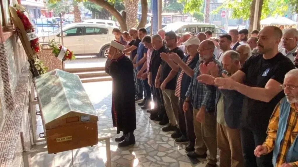 Demet Akalın’ın acı günü! Ünlü şarkıcı kuzeni Hakan Kılıç’ı son yolculuğuna uğurladı