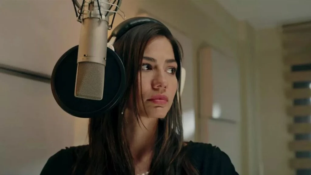 Demet Özdemir’in seslendirdiği ‘Aşiyan’ şarkısına telif atılmıştı! Ünlü oyuncudan cevap gecikmedi