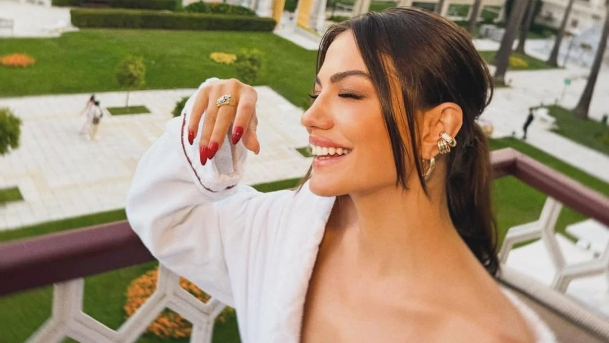 Demet Özdemir’in dolandırıcılarla başı dertte! Sosyal medya hesabından takipçilerini uyardı 