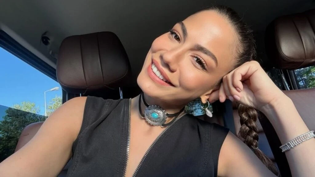 Demet Özdemir’in seslendirdiği ‘Aşiyan’ şarkısına telif atılmıştı! Ünlü oyuncudan cevap gecikmedi