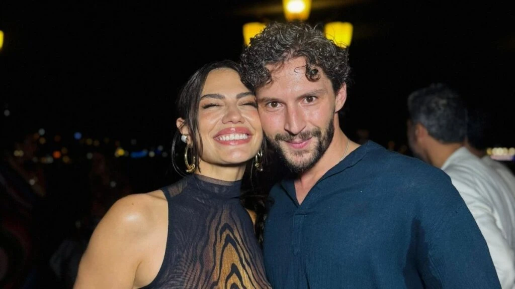 Sana Bir Sır Vereceğim dizisinin yıldızları Demet Özdemir ve Bora Cengiz yıllar sonra bir araya geldi!
