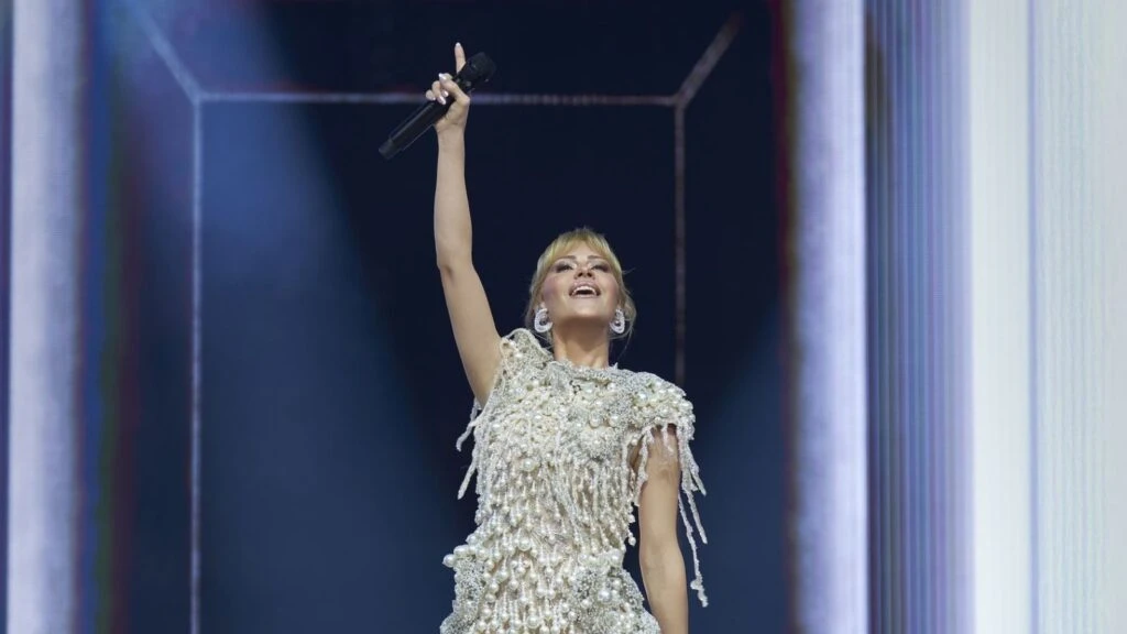 Derya Uluğ Harbiye konserinde yakın arkadaşı Şimal’i andı! 