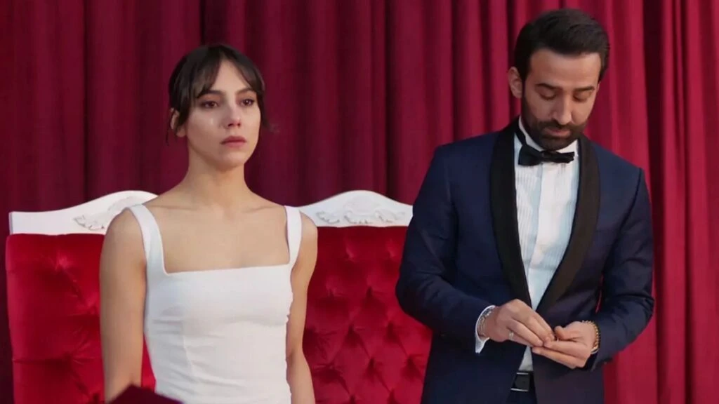 Uzak Şehir dizisinin Zerrin’i Dilin Döğer’den şaşırtan aşk itirafı! “Atakan inanılmaz eğlenceli”