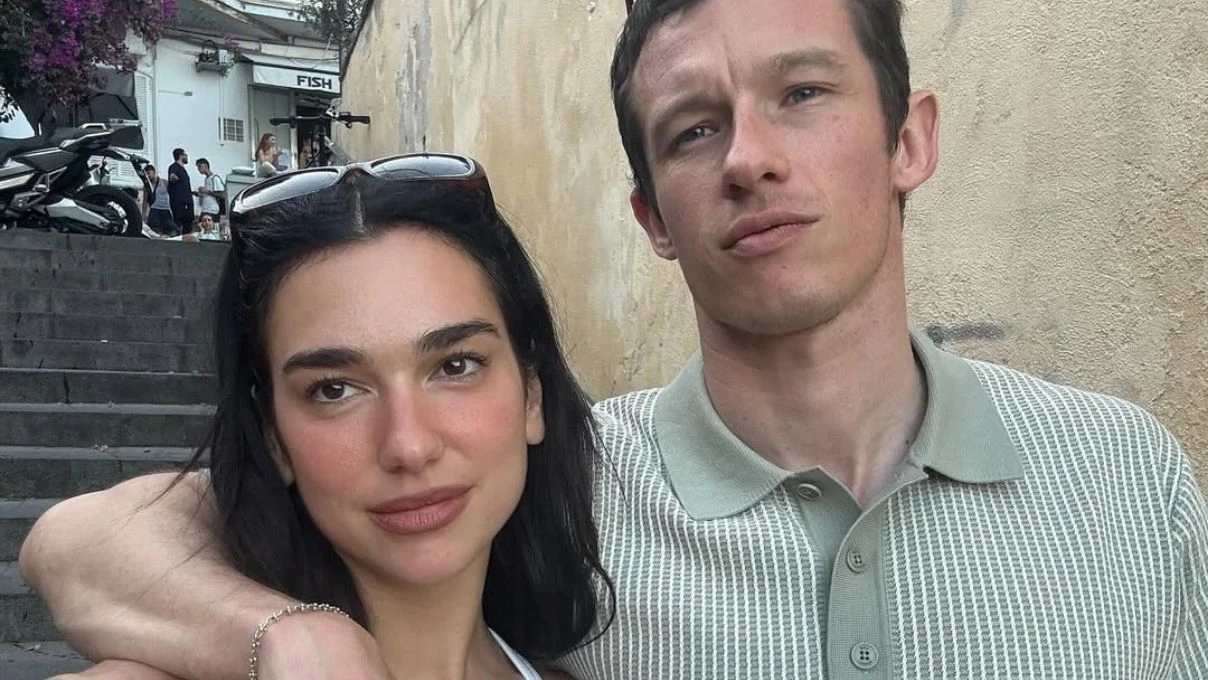 Dua Lipa ve Callum Turner Italyada tatilde Cift ask dolu anlarini sosyal medyada paylasti