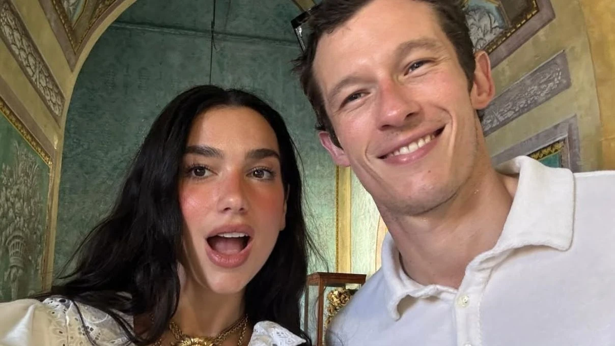 Dua Lipa ve Callum Turner Italyada tatilde