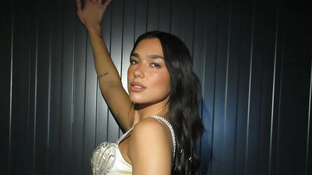 Dua Lipanin Kosova konser sirasinda Turk hayrani nereli cikti Iste Dua Lipanin fotograf cektirdigi Turk