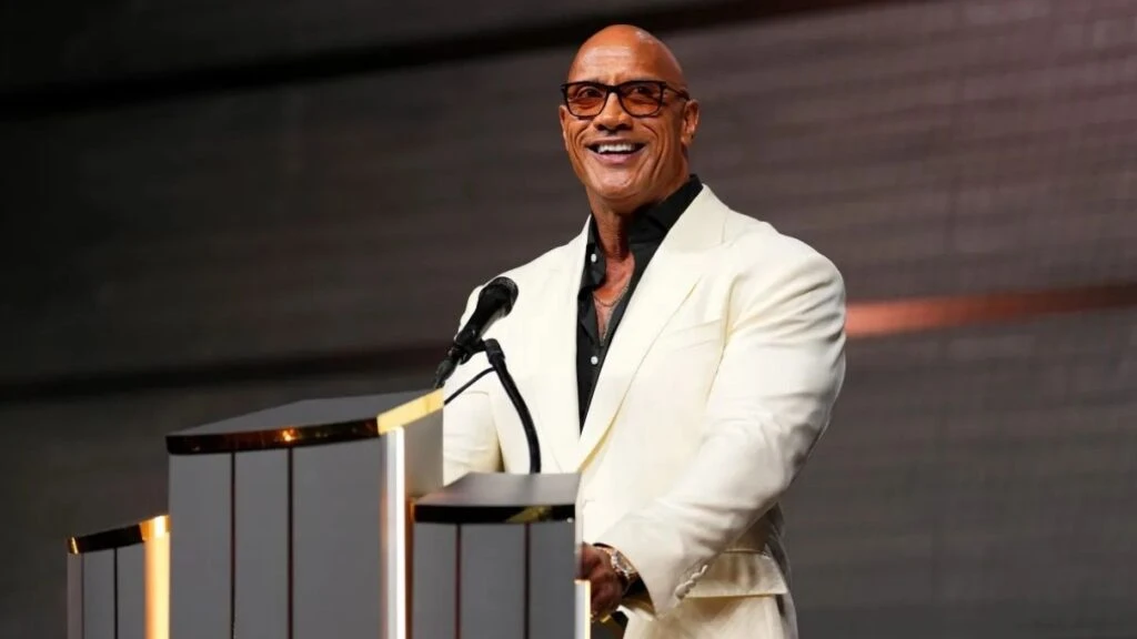 Dwayne Johnson Venedik’te duygusal anlar yaşadı! Dünyaca ünlü oyuncunun filmi 15 dakika boyunca alkışlandı