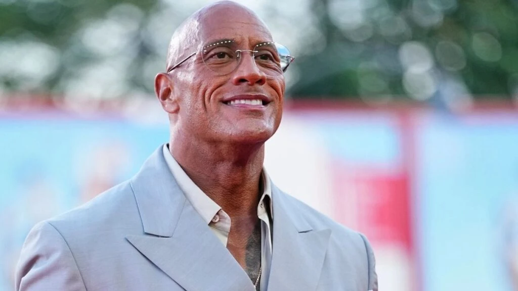 Dwayne Johnson Venedik’te duygusal anlar yaşadı! Dünyaca ünlü oyuncunun filmi 15 dakika boyunca alkışlandı