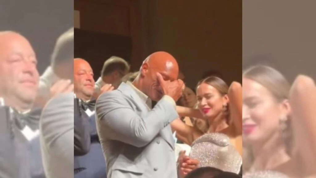 Dwayne Johnson Venedik’te duygusal anlar yaşadı! Dünyaca ünlü oyuncunun filmi 15 dakika boyunca alkışlandı