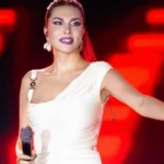 Ebru Yasarin ayagina giydigi terliklerin fiyati duyanlarin agzini acik birakti Uzerinde resmen servet tasiyor