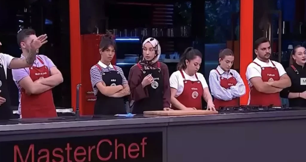 MasterChef sıkı takipçisi Demet Akalın'dan bomba Sezer çıkışı! Öfkeden deliye döndü sana hiç denk biri gelmemiş 8 Ekran Resmi 2025 10 23 05.48.29 1
