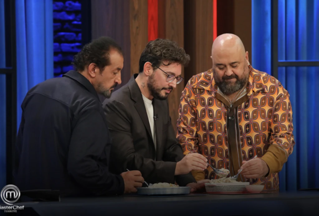MasterChef'te herkesi güldüren anlar! Şefler de ne diyeceğini bilemedi, yarışmacının o hareketi stüdyoyu kırdı geçirdi 7 Ekran Resmi 2025 10 23 05.49.51 1