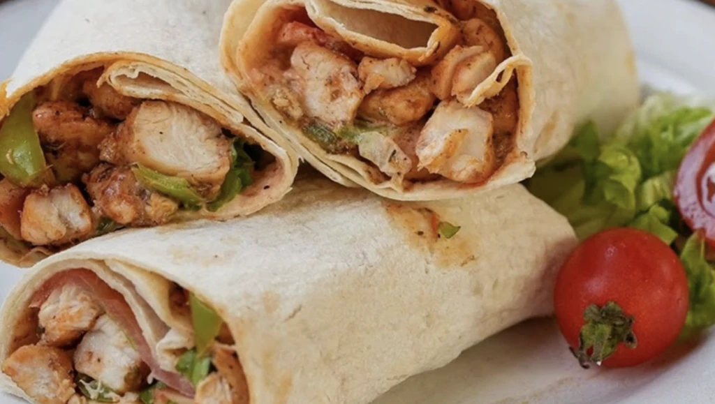 MasterChef evde soslu tavuk döner yapımı! Artık kimse hazır almayacak, lokanta lezzetini evinize taşıyın 7 Ekran Resmi 2025 10 23 06.59.26