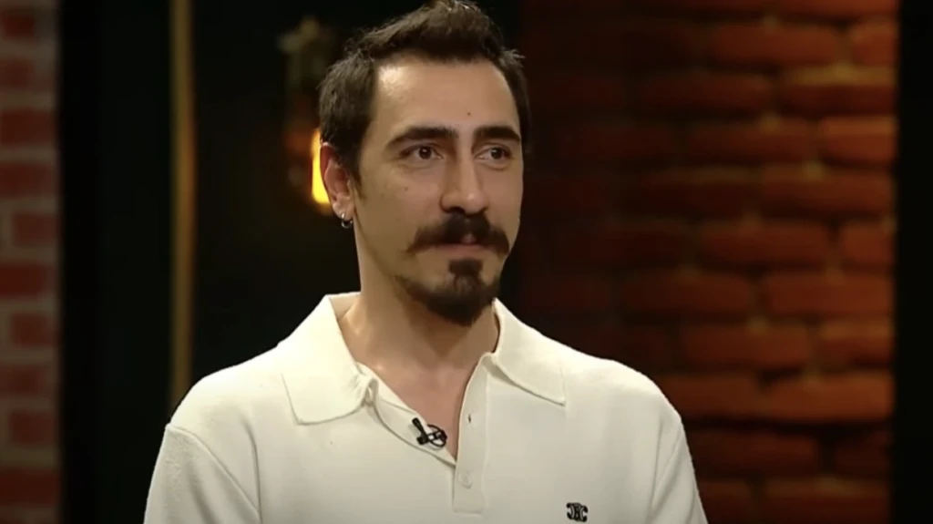 MasterChef sıkı takipçisi Demet Akalın'dan bomba Sezer çıkışı! Öfkeden deliye döndü sana hiç denk biri gelmemiş 4 Ekran Resmi 2025 10 23 07.38.06