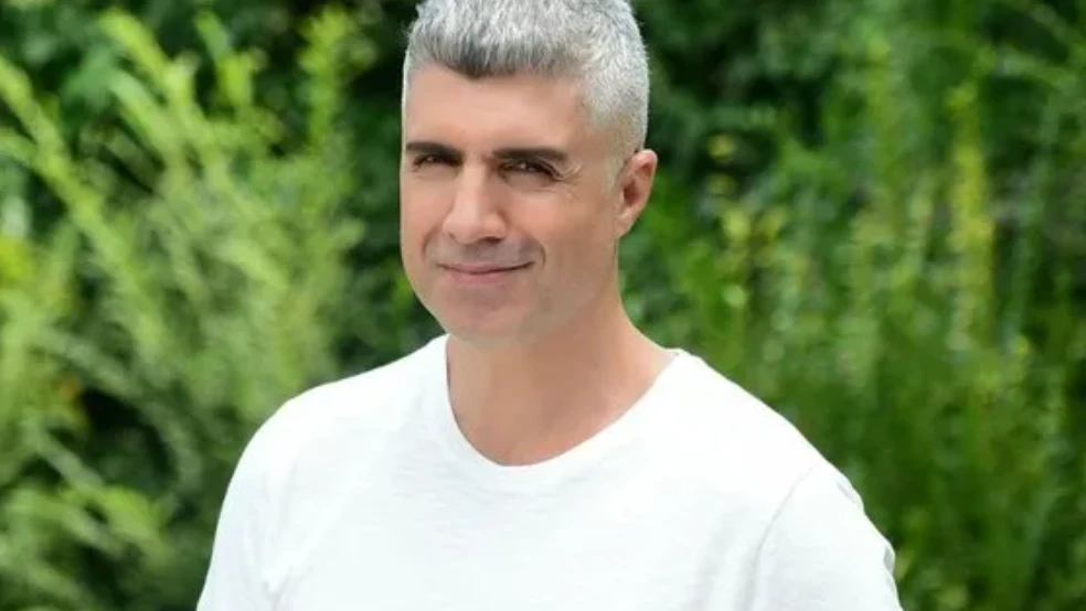 Özcan Deniz'in son haline sosyal medyadan yorum yağıyor! Önce imaj değiştirdi, şimdi tarz! 6 Ekran Resmi 2025 10 25 13.23.34