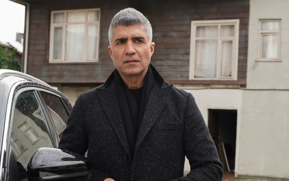 Özcan Deniz'in son haline sosyal medyadan yorum yağıyor! Önce imaj değiştirdi, şimdi tarz! 5 Ekran Resmi 2025 10 25 13.23.47