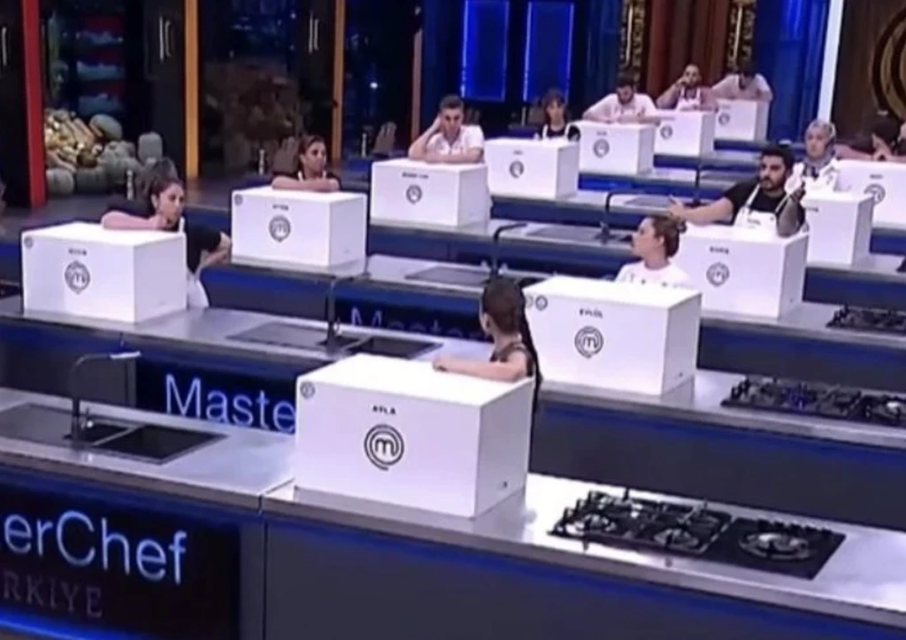 Uzak doğunun en sevilen lezzeti MasterChef'te yapıldı! Ön yargıları yıkan lezzet yiyen vazgeçemiyor 12 Ekran Resmi 2025 10 28 16.29.14