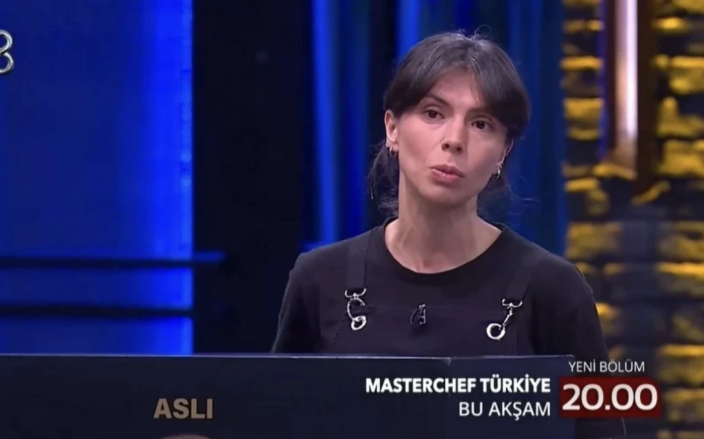 MasterChef’te herkesin konuştuğu yarışmacı! Eleme potasını unuttu, gözünü kupaya dikti! Şampiyonluğun en güçlü adayı bakın kimmiş 10 Ekran Resmi 2025 11 03 18.08.26 1