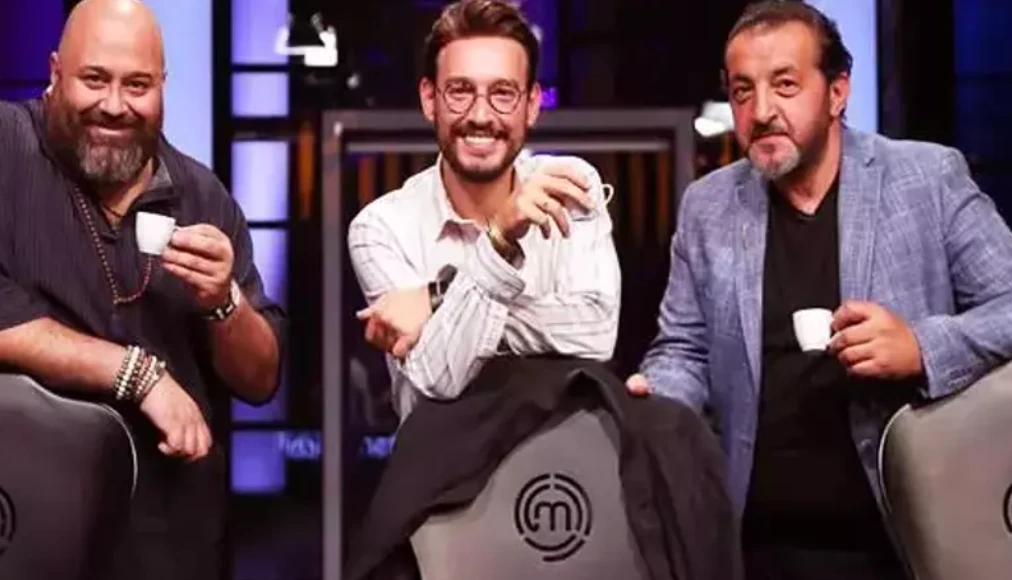 MasterChef Danillo Zanna Mehmet şefi stüdyodan kovdu! Somer Şef’ten bomba yorum Eski yarışmacıların yağları eridi! 9 Ekran Resmi 2025 11 03 18.08.54 2