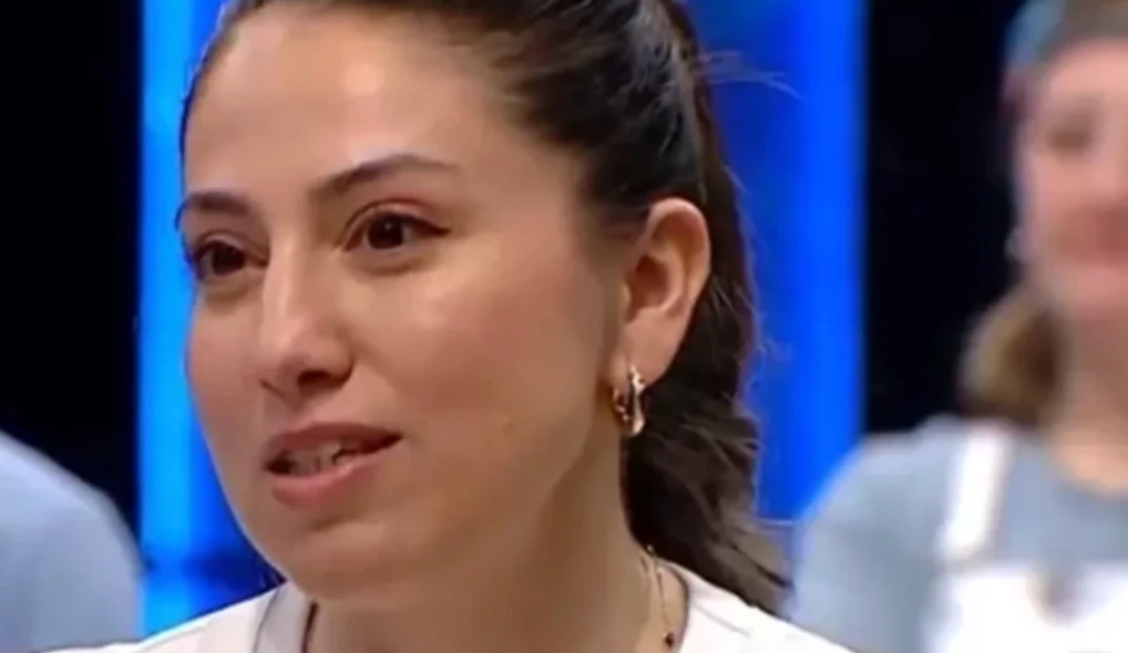 MasterChef’te herkesin konuştuğu yarışmacı! Eleme potasını unuttu, gözünü kupaya dikti! Şampiyonluğun en güçlü adayı bakın kimmiş 6 Ekran Resmi 2025 11 04 08.26.39