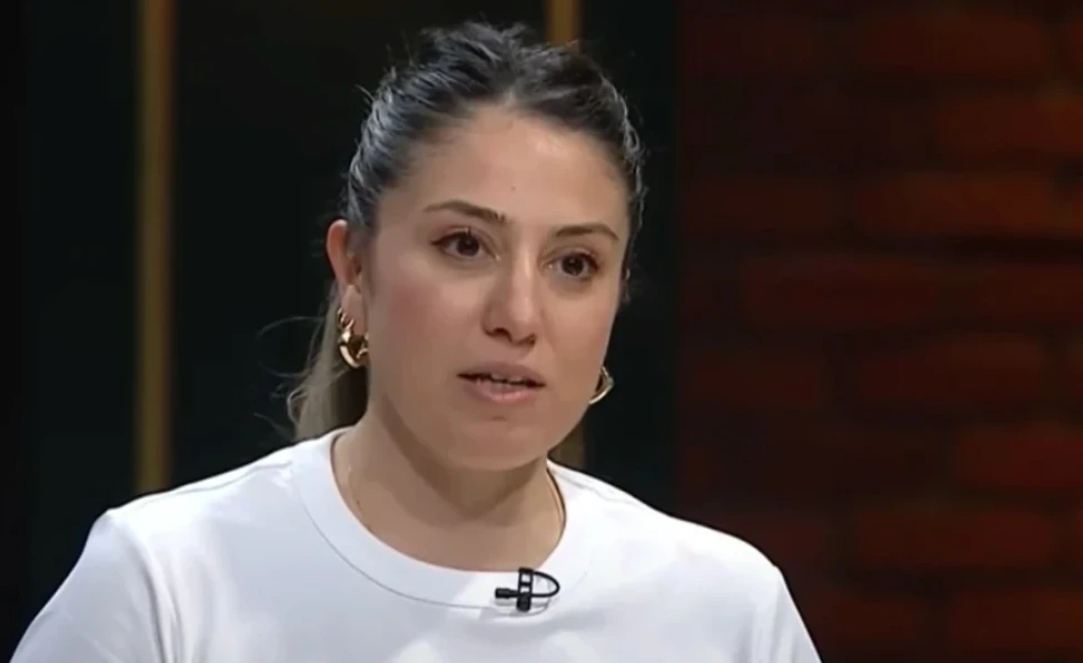 MasterChef’te herkesin konuştuğu yarışmacı! Eleme potasını unuttu, gözünü kupaya dikti! Şampiyonluğun en güçlü adayı bakın kimmiş 5 Ekran Resmi 2025 11 04 08.26.45