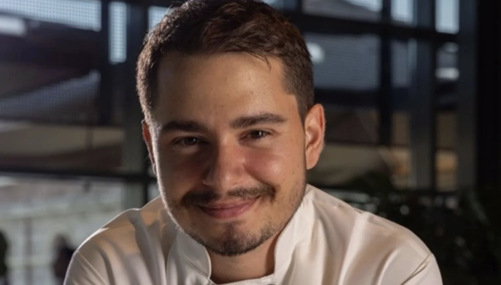 MasterChef 2025 konuğu Perihan Savaş'ın oğlu Savaş kimdir, ne iş yapıyor? Perihan Savaş'ın oğlu evli mi, babası kim? 7 Ekran Resmi 2025 11 04 08.58.34