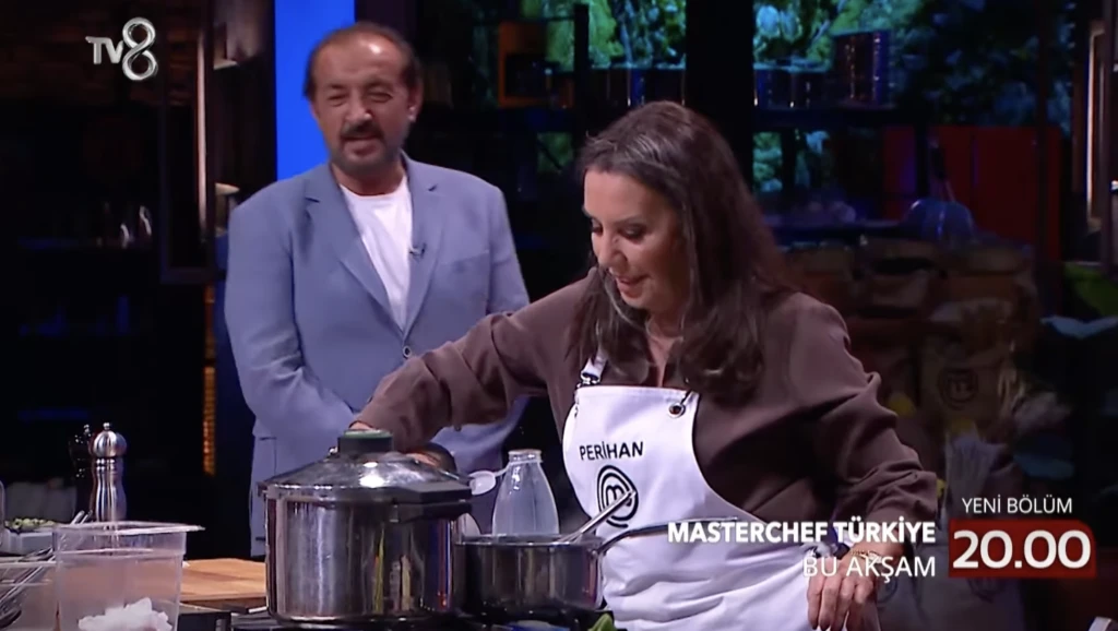 MasterChef Danillo Zanna Mehmet şefi stüdyodan kovdu! Somer Şef’ten bomba yorum Eski yarışmacıların yağları eridi! 4 Ekran Resmi 2025 11 04 12.31.19