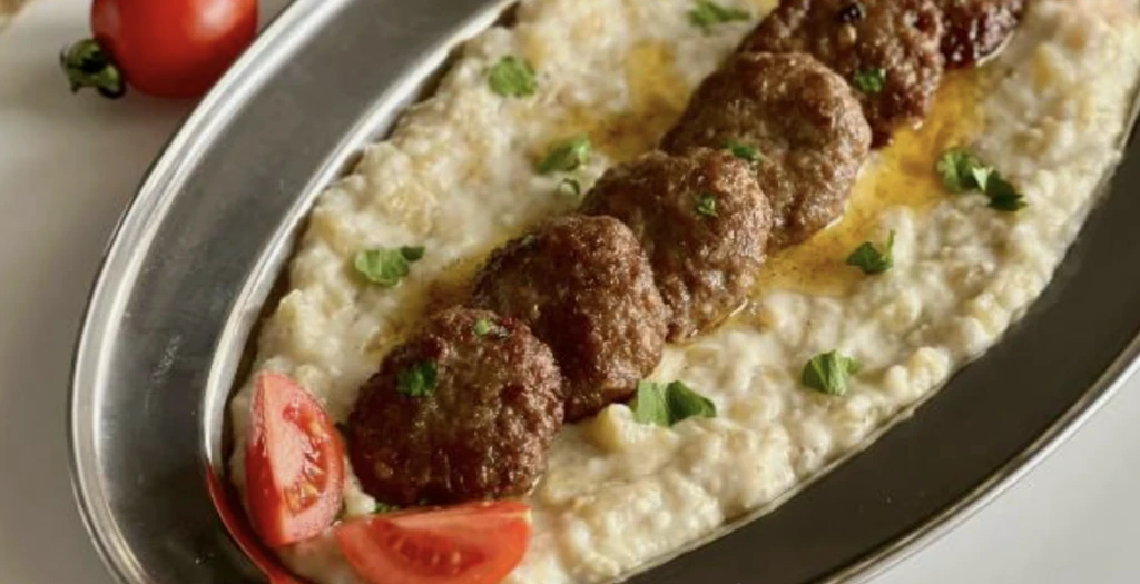 MasterChef’te Perihan Savaş rüzgarı! Tecrübesini konuşturdu, öyle bir beğendili tas kebabı yaptı ki herkes tarifinin peşinde 4 Ekran Resmi 2025 11 04 18.37.23