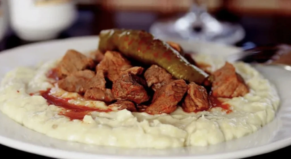 MasterChef’te Perihan Savaş rüzgarı! Tecrübesini konuşturdu, öyle bir beğendili tas kebabı yaptı ki herkes tarifinin peşinde 7 Ekran Resmi 2025 11 04 18.37.44