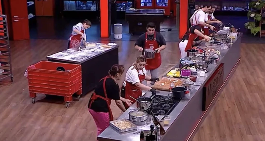 MasterChef Türkiye 2025'ten bu hafta elenen son yarışmacı ifşa oldu! Gözyaşları sel olacak 4 Ekran Resmi 2025 11 07 09.08.39 1