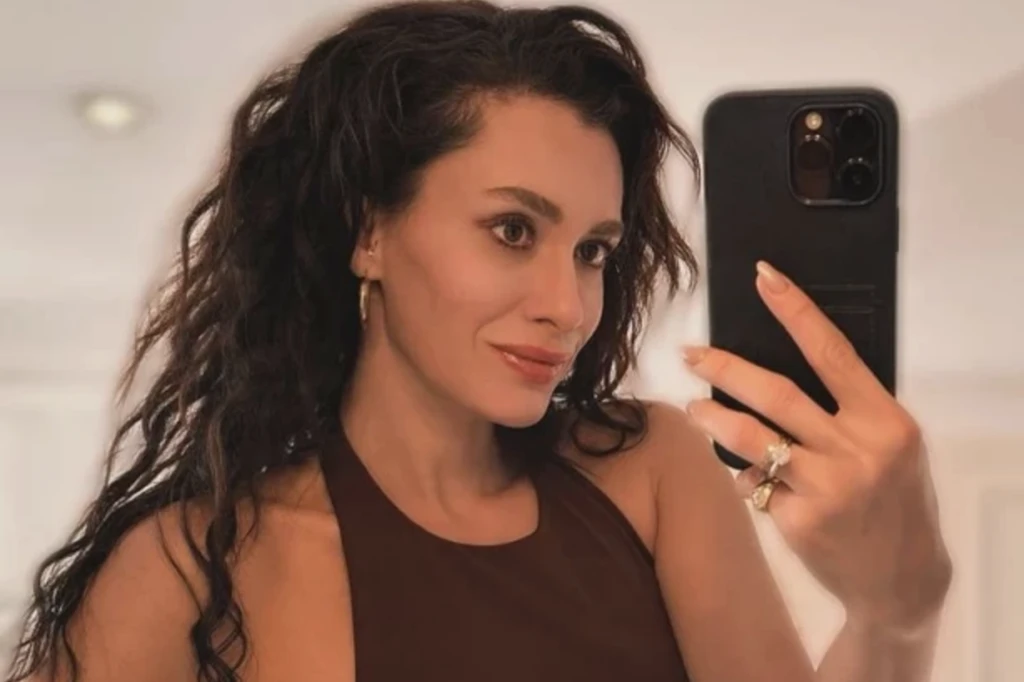 Hande Doğandemir Emre İzer evleniyor! O paylaşımı ortaya çıkardı 5 Ekran Resmi 2025 11 10 19.08.31