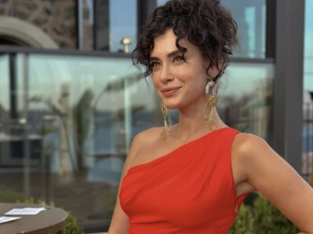 Hande Doğandemir Emre İzer evleniyor! O paylaşımı ortaya çıkardı 7 Ekran Resmi 2025 11 10 19.08.39