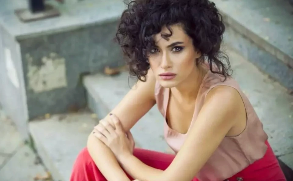 Hande Doğandemir Emre İzer evleniyor! O paylaşımı ortaya çıkardı 8 Ekran Resmi 2025 11 10 19.18.38