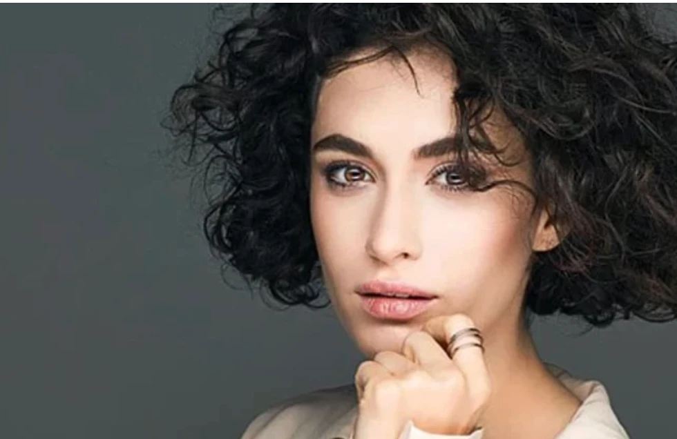 Hande Doğandemir Emre İzer evleniyor! O paylaşımı ortaya çıkardı 9 Ekran Resmi 2025 11 10 19.18.45