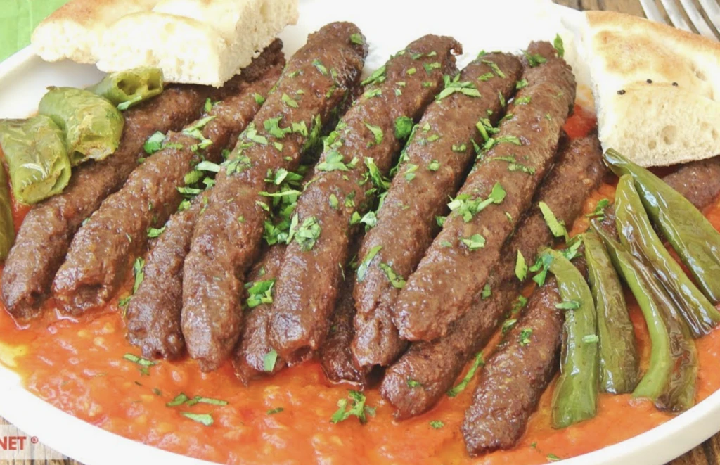 Sosyal medyada viral olan o köfte MasterChef’te yapıldı! Herkes tarifin peşine düştü kimse kaçırmak istemiyor! 6 Ekran Resmi 2025 11 11 12.07.12