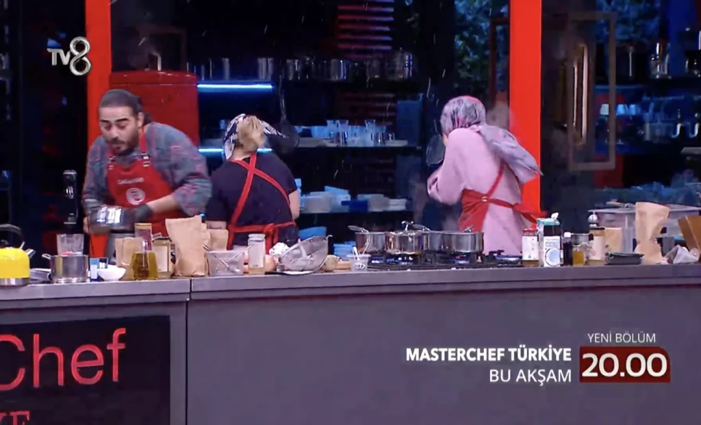 MasterChef 2025 Sümeyye Şahin yarışmadan ayrılıyor mu? Talihsiz kaza sonrası durumu merak ediliyor 5 Ekran Resmi 2025 11 14 13.48.26 1