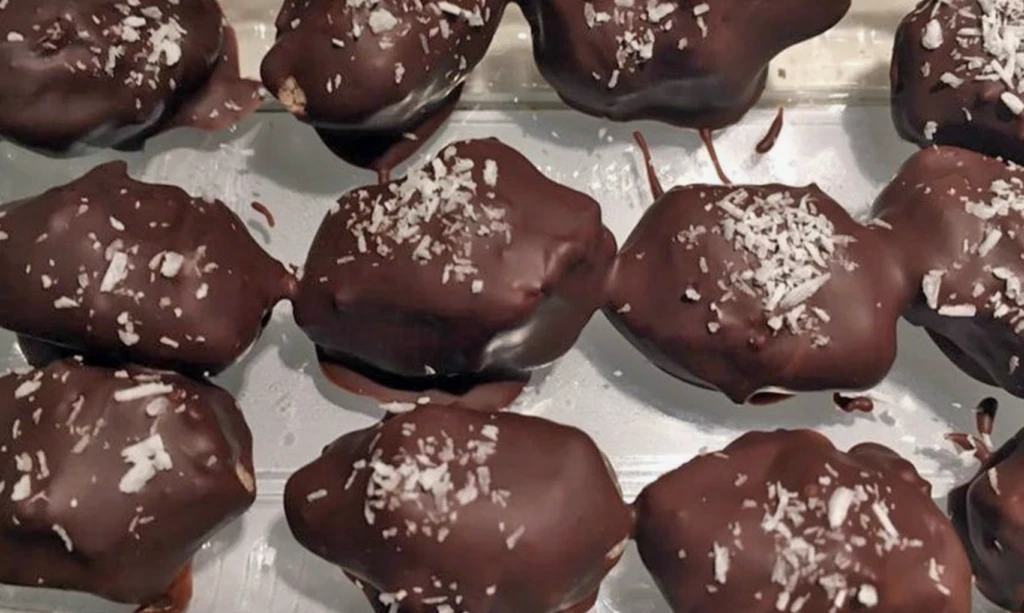 MasterChef evde lokum gibi pişen çikolatalı kestane şekeri tarifi! Ne dağılıyor ne de şekerleniyor, meğer bu kadar basitmiş! 4 Ekran Resmi 2025 11 14 15.51.54