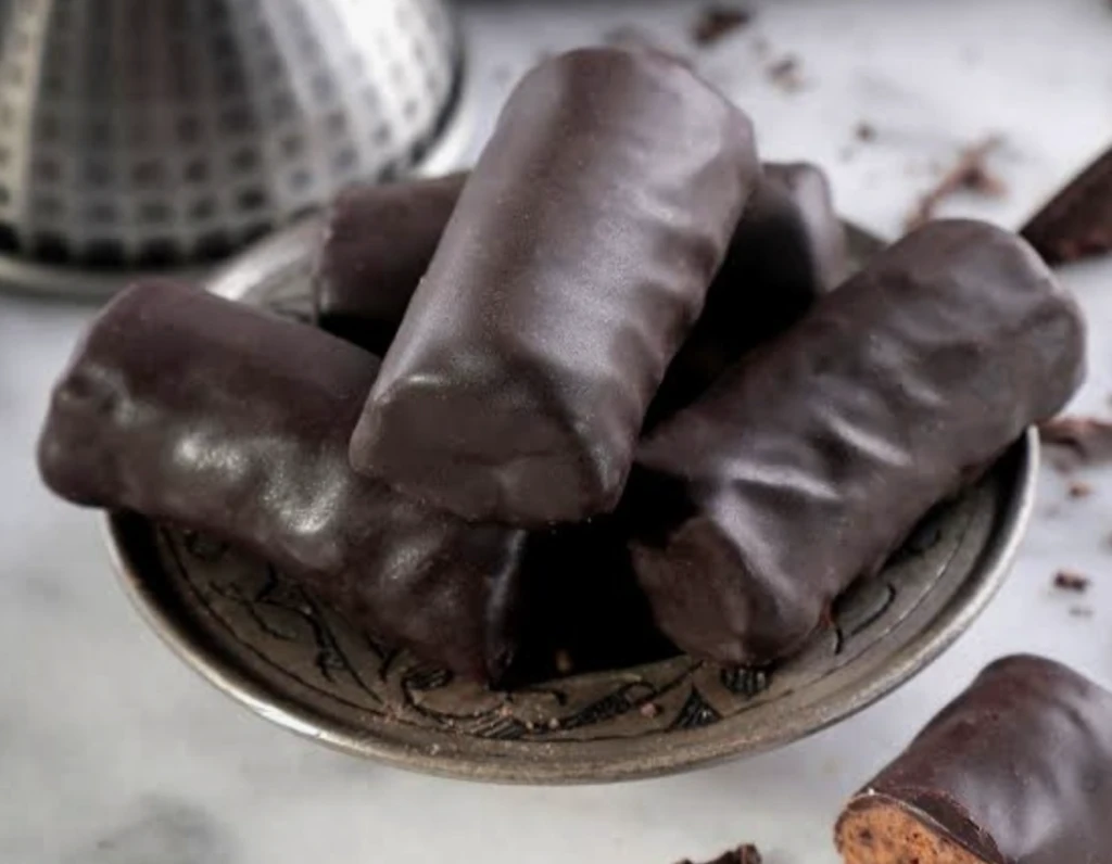 MasterChef evde lokum gibi pişen çikolatalı kestane şekeri tarifi! Ne dağılıyor ne de şekerleniyor, meğer bu kadar basitmiş! 6 Ekran Resmi 2025 11 14 15.52.15