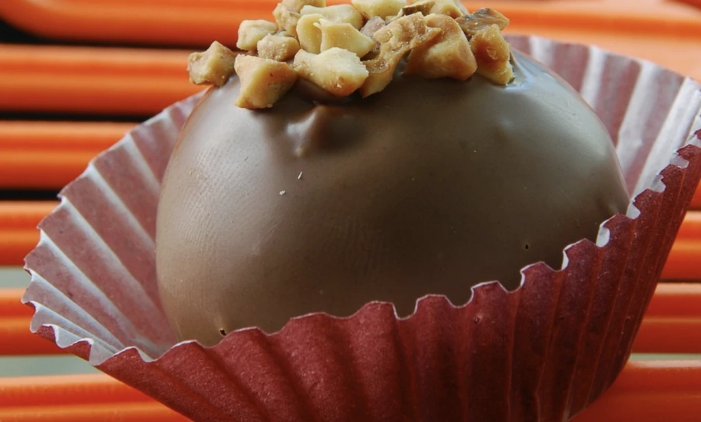 MasterChef evde lokum gibi pişen çikolatalı kestane şekeri tarifi! Ne dağılıyor ne de şekerleniyor, meğer bu kadar basitmiş! 8 Ekran Resmi 2025 11 14 15.52.33