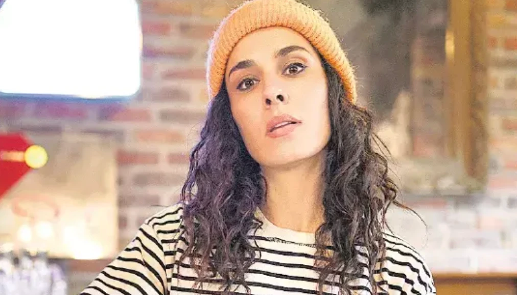 Arka Sokaklar'ın Avukat Başak'ı Perihan Ünlücan Bahar dizisine konuk oluyor! 6 Ekran Resmi 2025 11 15 09.25.39