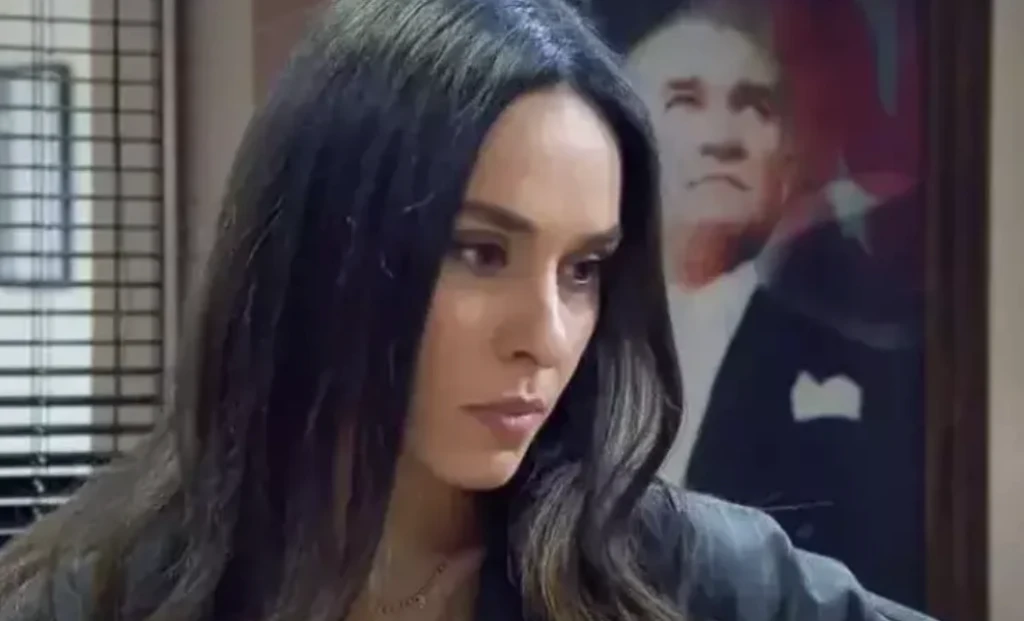 Arka Sokaklar'ın Avukat Başak'ı Perihan Ünlücan Bahar dizisine konuk oluyor! 8 Ekran Resmi 2025 11 15 09.26.14