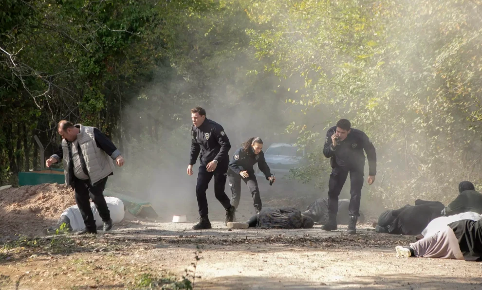 Arka Sokaklar yeni bölüm fragmanı yayınlandı mı? Arka Sokaklar son bölümde neler oldu? Tunç ve Metin büyük tehlikede! 10 Ekran Resmi 2025 11 15 12.40.46