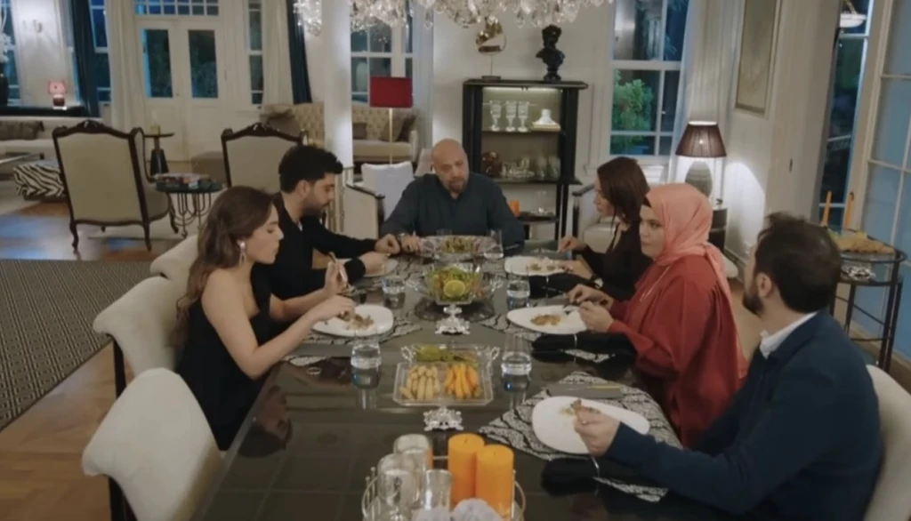 Sıla Türkoğlu ve Emrah Altıntoprak’ın Kızılcık Şerbeti dizisinden ayrılma sebepleri ortaya çıktı! Bakın nedeni neymiş 4 Ekran Resmi 2025 11 16 18.34.09