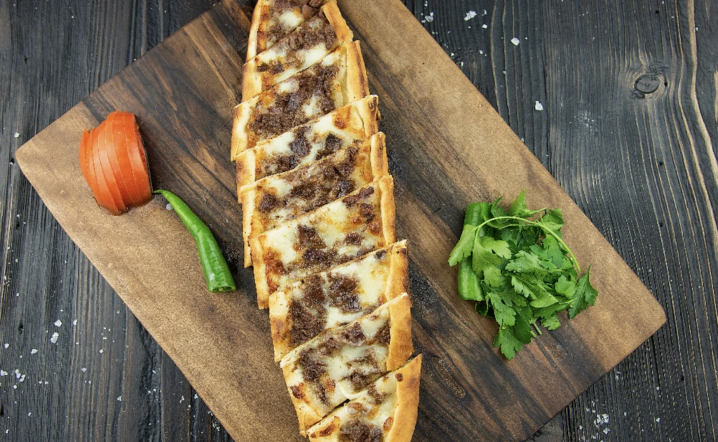 MasterChef taş fırın tadında kaşarlı pide tarifi! Görümce çatlatır, hem basit hem lezzetli! 7 Ekran Resmi 2025 11 16 21.35.35