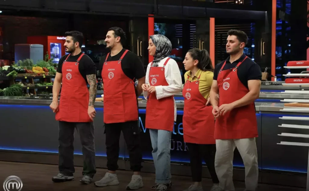 MasterChef’te kaptanlıktan kaçan Özkan hakkında bilinmeyenler herkesi şaşırttı! 10 Ekran Resmi 2025 11 24 18.27.42
