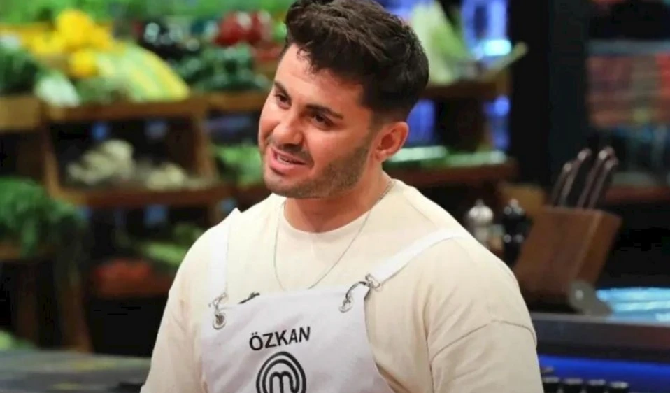 MasterChef’te kaptanlıktan kaçan Özkan hakkında bilinmeyenler herkesi şaşırttı! 4 Ekran Resmi 2025 11 24 19.53.17